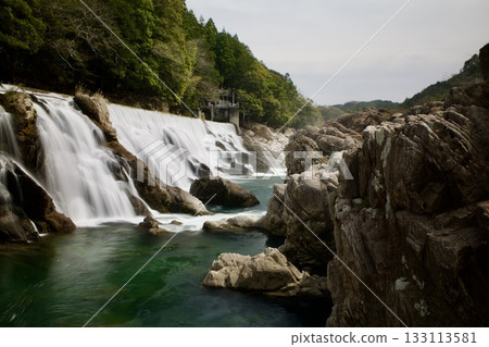 美麗的瀑布 133113581