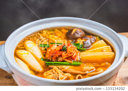 kimchi hot pot  133114202