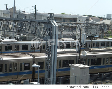 Trains running side by side 133114346
