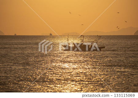 在海上日落 在海上日落 133115069