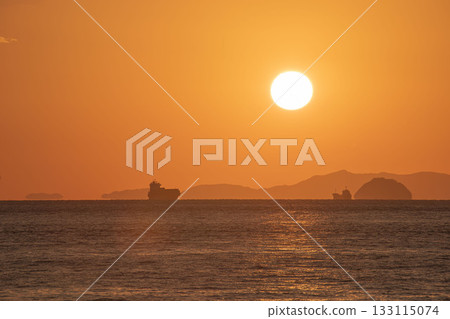 在海上日落 133115074