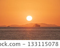 在海上日落 133115078