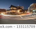 黃昏時分的道後溫泉小鎮景色 133115709