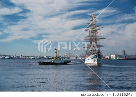 Nippon Maru being pushed by a tugboat to dock at Garden Pier. 133116242