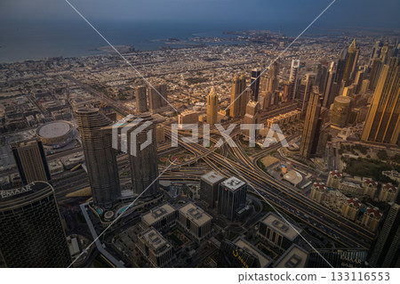 從哈利法塔天文台看到的迪拜天際線 133116553