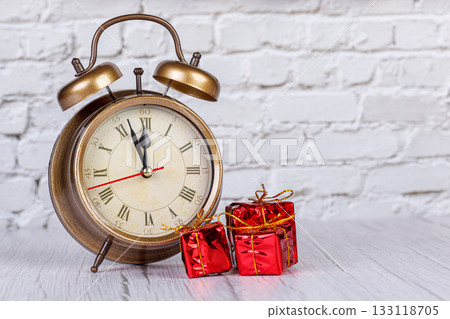 alarm clock, Christmas tree, gifts Christmas toys on the background of a brick wall alarm clock, Christmas tree, gifts Christmas toys on the background of a brick wall 133118705