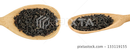 Dry black tea leaves in wooden spoon isolated on white background. Top view. Flat lay 133119155
