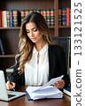 從事律師工作的女性 133121525