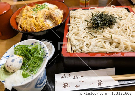 The soba noodle restaurant's Zaru Soba and Katsudon set is delicious. 133121602