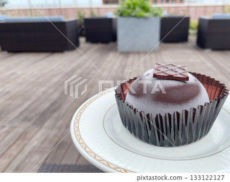 Chocolate ice cream cake - a rich chocolate dessert Chocolate ice cream cake - a rich chocolate dessert 133122127