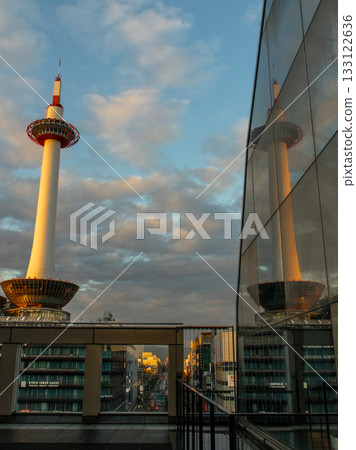 傍晚的京都塔 傍晚的京都塔 133122636
