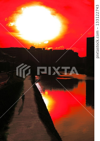 河染在夕陽下 133122743