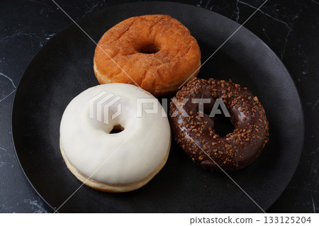Chocolate donuts and white chocolate donuts 133125204