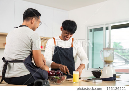 Cooking Together: Joyful Moments in the Kitchen with Friends 133126221