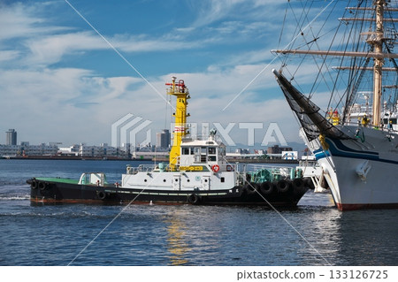 Tugboat in Nagoya Port 133126725