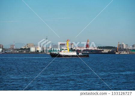 Tugboat in Nagoya Port 133126727