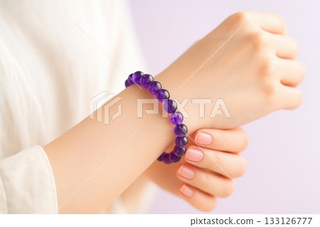 幸運能量石手鍊 - 手工切割，以色彩振動調節運勢 - 紫色 133126777