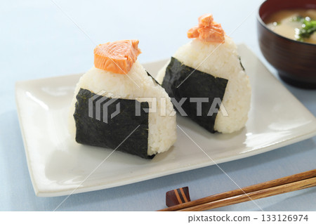 The classic salmon rice ball is the most delicious The classic salmon rice ball is the most delicious 133126974
