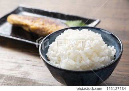 Saikyo-yaki salmon and rice 133127584