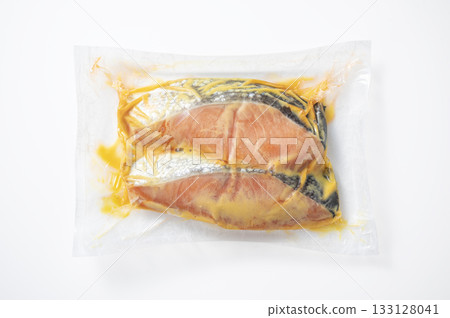 三文魚在西京醃製 133128041