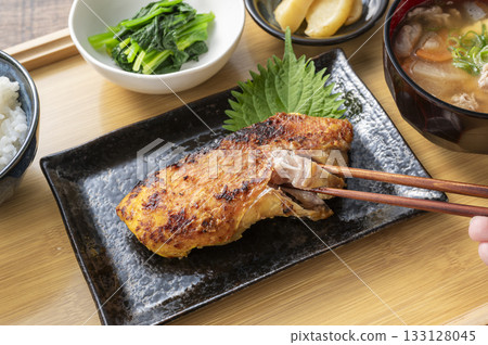 Saigyo用紅色魚烤 133128045