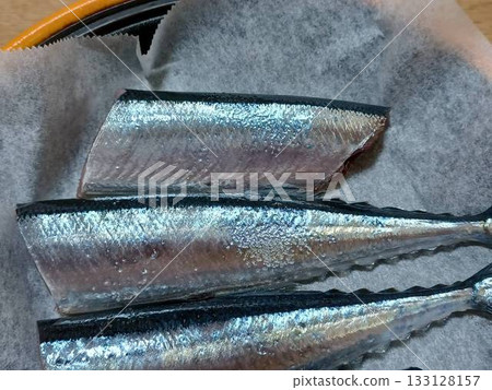 用微波爐烤秋刀魚 用微波爐烤秋刀魚 133128157