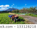 [Aomori Prefecture Hirosaki City apple] Iwakiyama Aizu Tsugaru autumn, apple garden is being harvested 133128218
