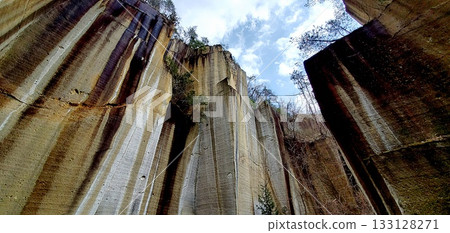 Looking up at the huge rock wall 133128271