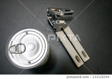 Closed metallic can and opener Closed metallic can and opener 133128344