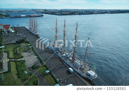 從名古屋港務大樓的觀景台上可以看到日本丸和海吾丸停靠在名古屋港花園碼頭。 從名古屋港務大樓的觀景台上可以看到日本丸和海吾丸停靠在名古屋港花園碼頭。 133128581