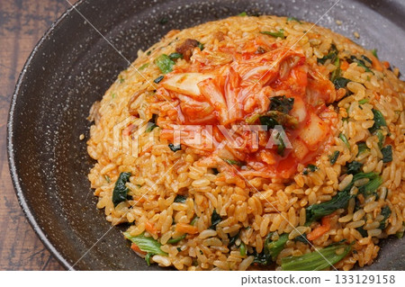 泡菜拌飯炒飯 133129158