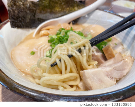 濃鬱雞肉海鮮湯拉麵 濃鬱雞肉海鮮湯拉麵 133130895