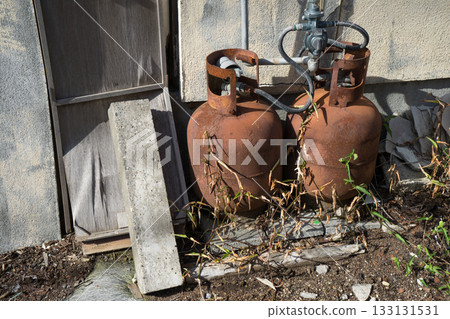 Rusty old propane gas tank Rusty old propane gas tank 133131531