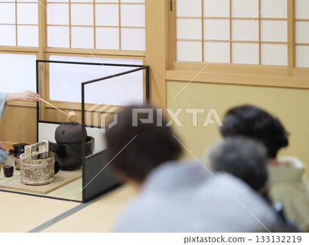 茶道中的湯匙準備場景-表千家 茶道中的湯匙準備場景-表千家 133132219