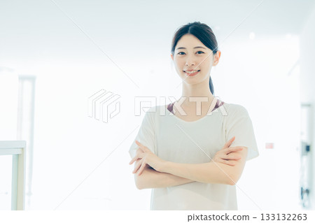 運動裝的女性 133132263