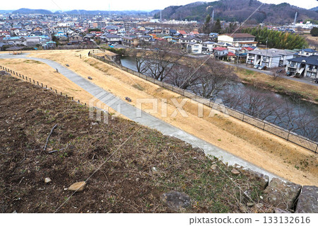 白川小峰城：從主城牆看到的帶狀圍牆 [福島縣白川市] 133132616