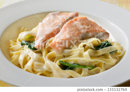 Salmon and spinach cream pasta Salmon and spinach cream pasta 133132769