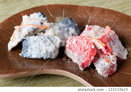 Rice sushi (sockeye salmon and herring) 133133623