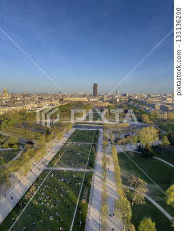 Scenic view of Eiffel Tower from Trocadero Gardens at sunset in Paris 133136290