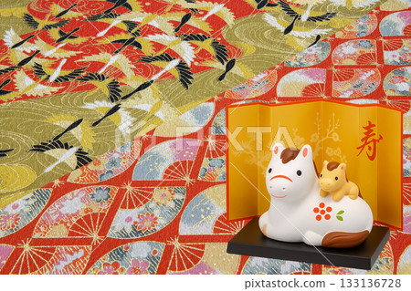 A zodiac figurine of a mother and child horse with a gorgeous Japanese pattern A zodiac figurine of a mother and child horse with a gorgeous Japanese pattern 133136728