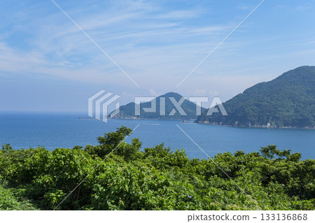 從這裡可以欣賞到越島壯麗的景色，以及沿海的懸崖峭壁。 133136868