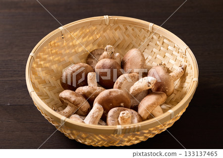 Shiitake mushrooms in a basket Shiitake mushrooms in a basket 133137465