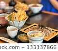 美味天婦羅蓋飯和冷蕎麥麵套餐 133137866