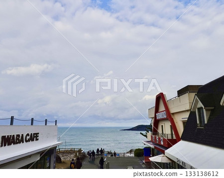 Tojinbo: A view of the Sea of Japan over the shops at Tojinbo, Mikuni-cho, Sakai City, Fukui Prefecture Tojinbo: A view of the Sea of Japan over the shops at Tojinbo, Mikuni-cho, Sakai City, Fukui Prefecture 133138612