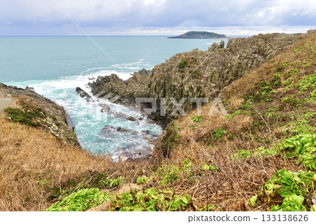 Tojinbo: A view of the rugged cliffs eroded by the rough waves of the Sea of Japan. Mikunicho, Sakai City, Fukui Prefecture 133138626