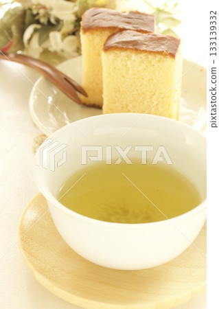 Castella and green tea 133139332