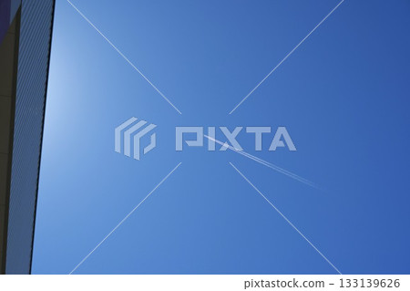Sunny and contrail Sunny and contrail 133139626