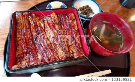 烤鰻魚和高級鰻魚汁 133139821