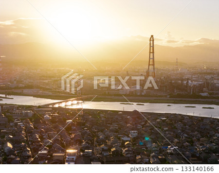 從磯津海岸看到的四日市工業園區(無人機空拍照片) 從磯津海岸看到的四日市工業園區(無人機空拍照片) 133140166