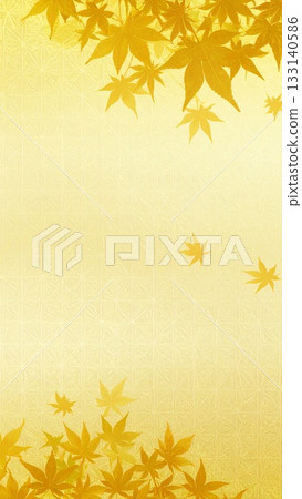 以金色樹葉為背景的垂直設計,頂部和底部飾以秋葉圖案。 以金色樹葉為背景的垂直設計,頂部和底部飾以秋葉圖案。 133140586